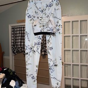 Knockout bu Victoria (secret) Sport set white floral small 32B yoga workout